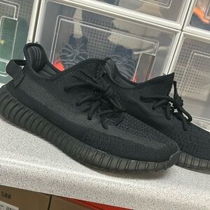 Yeezy boost 350 v2 Onyx men’s size 11 worn like new condition w box adidas